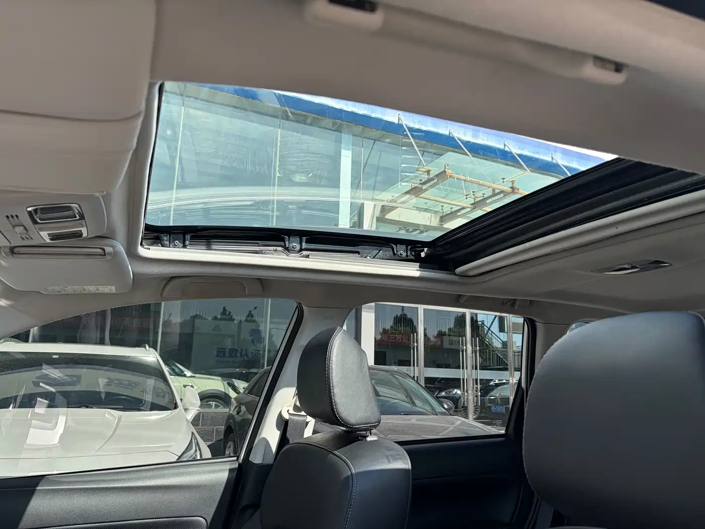 Subaru Forester 2013 2.0i Automatic Luxury Navigation Edition фото 9