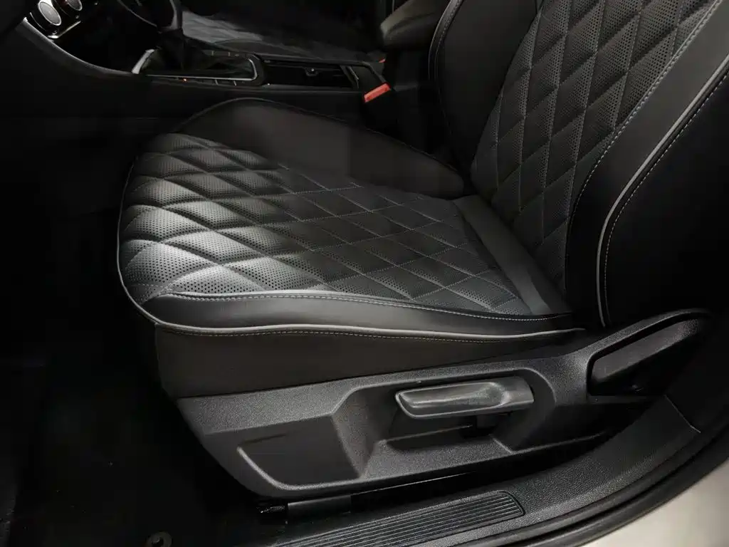Volkswagen Sagitar 2023 300TSI DSG Surpassing Edition фото 20