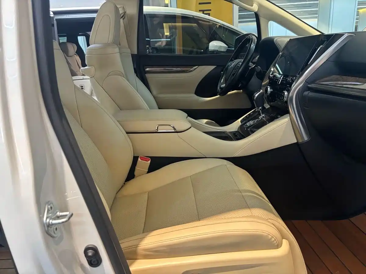 Toyota Alphard 2021 Hybrid 2.5L Ultimate фото 9