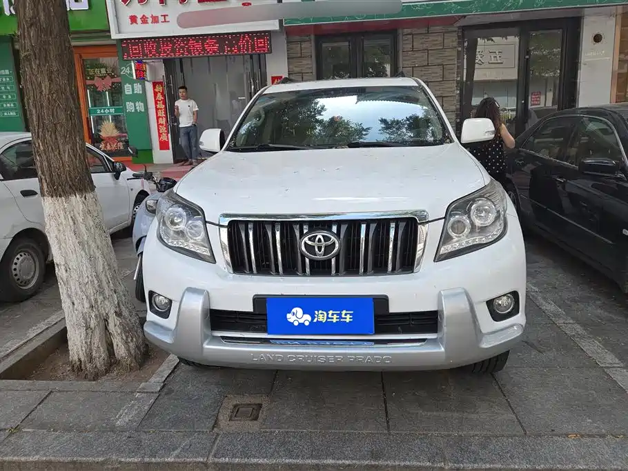 Toyota Prado 2010 4.0L Automatic TX-L фото 2