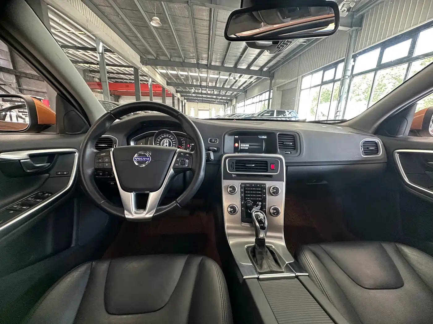 Фото 10 - Volvo S60