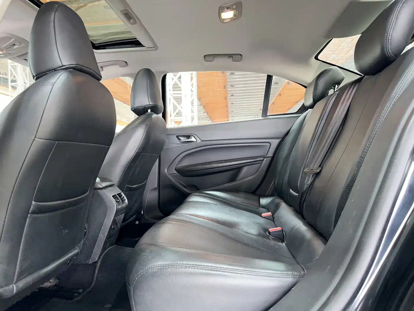 Peugeot 408 2015 Model 1.2T Automatic Luxury Edition фото 8