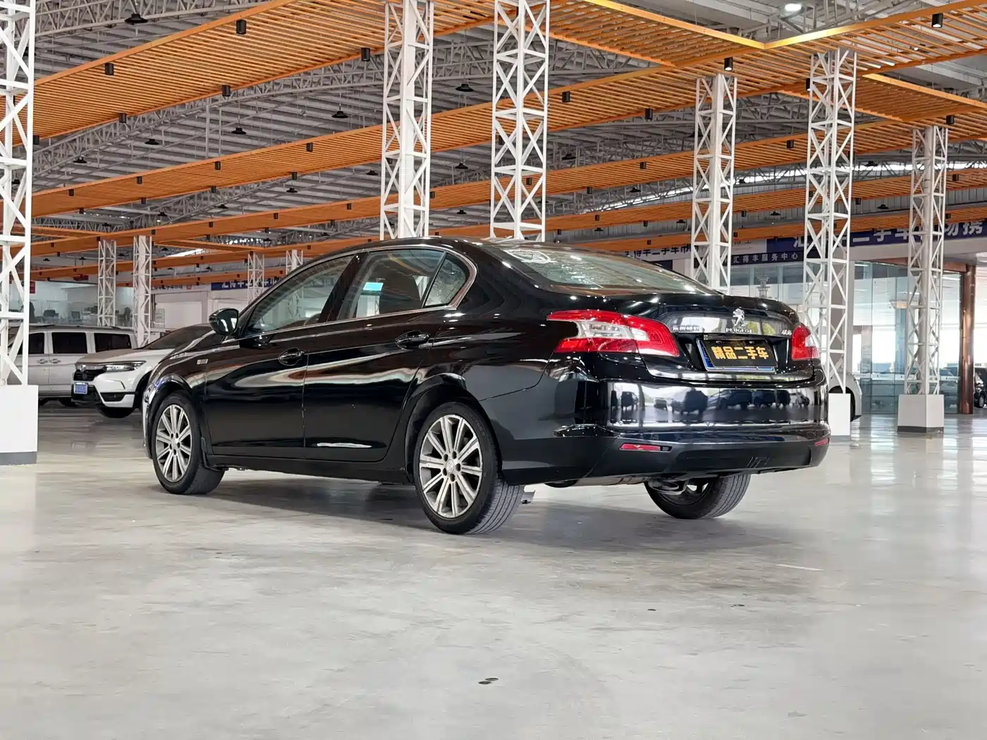 Peugeot 408 2015 Model 1.2T Automatic Luxury Edition фото 21