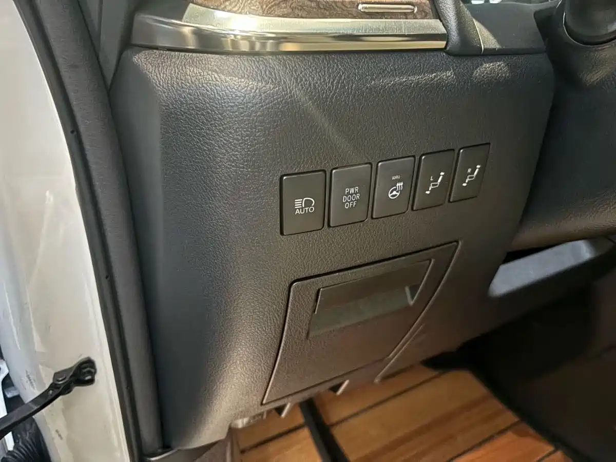 Toyota Alphard 2021 Hybrid 2.5L Ultimate фото 10