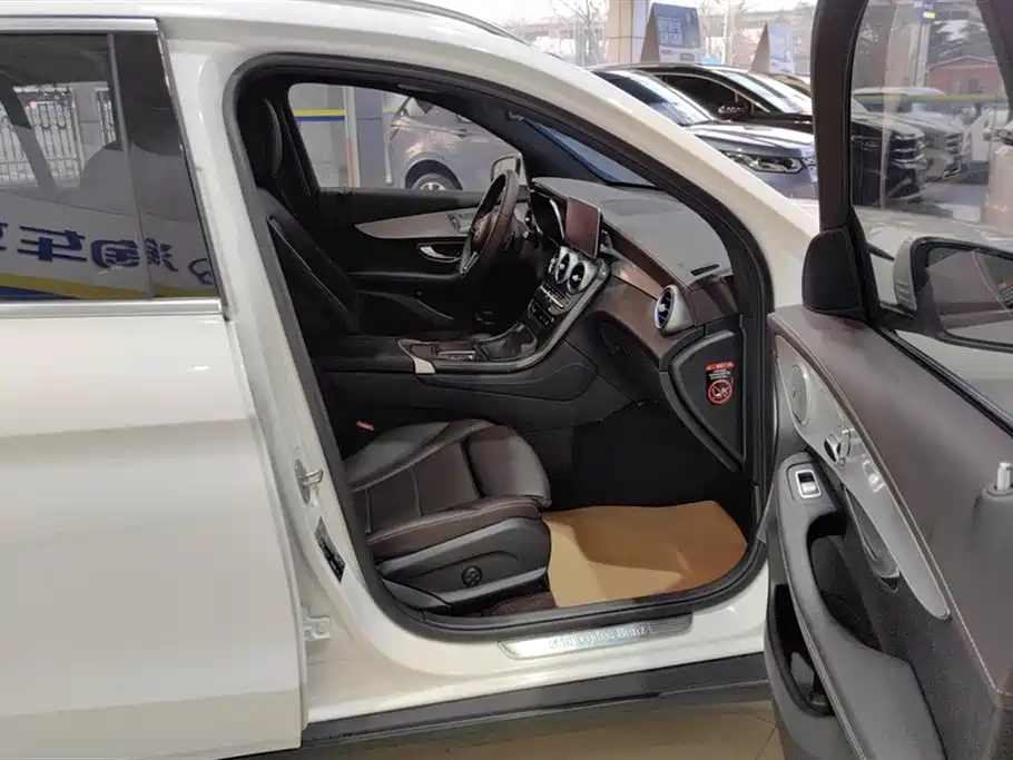 Mercedes-Benz GLC 2021 GLC 260 L 4MATIC Sporty фото 8