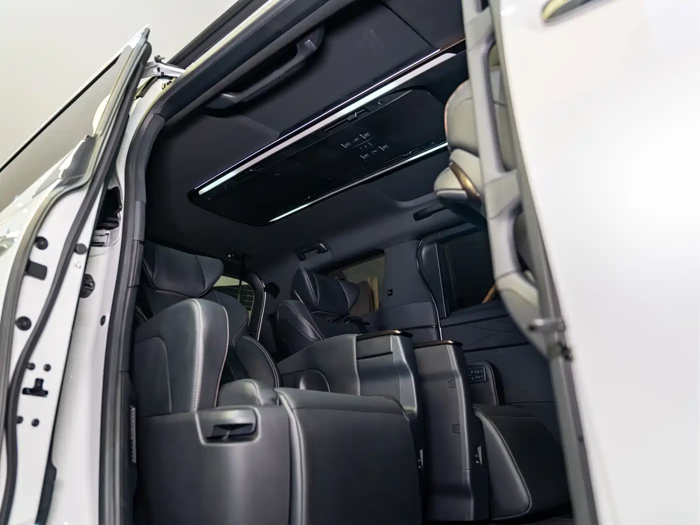 Toyota Alphard 2025 Hybrid 2.5L Prestige Gold Edition фото 12