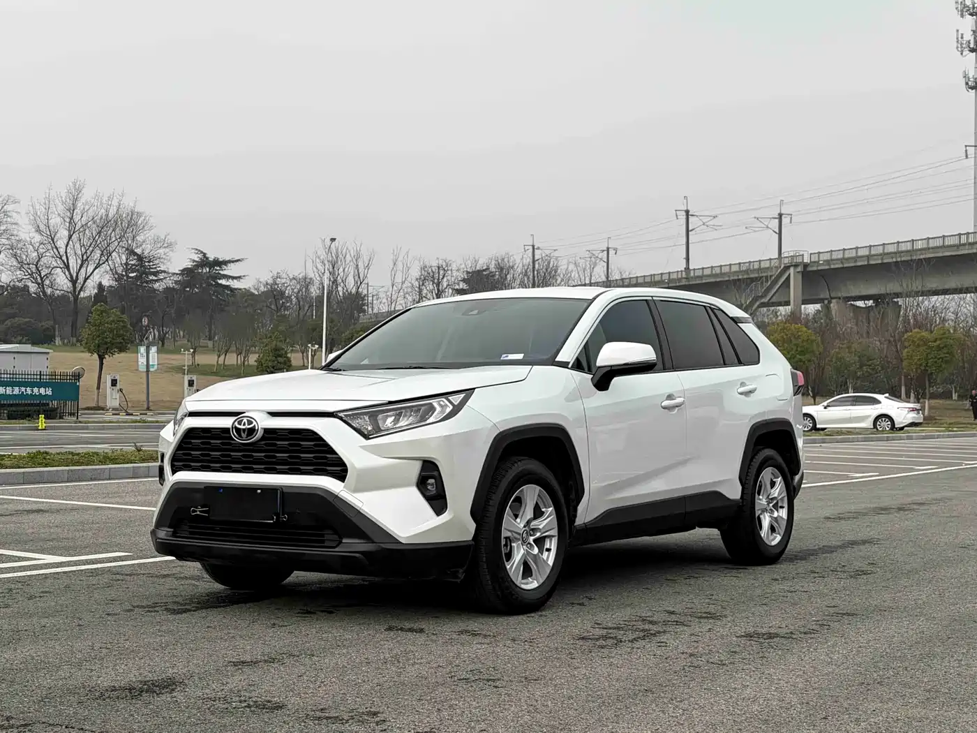 Toyota RAV4 Rongfang 2023 2.0L CVT 2WD Urban Edition фото 3