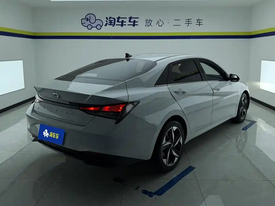 Hyundai Elantra 2021 1.5L CVT GLX Elite Edition фото 3