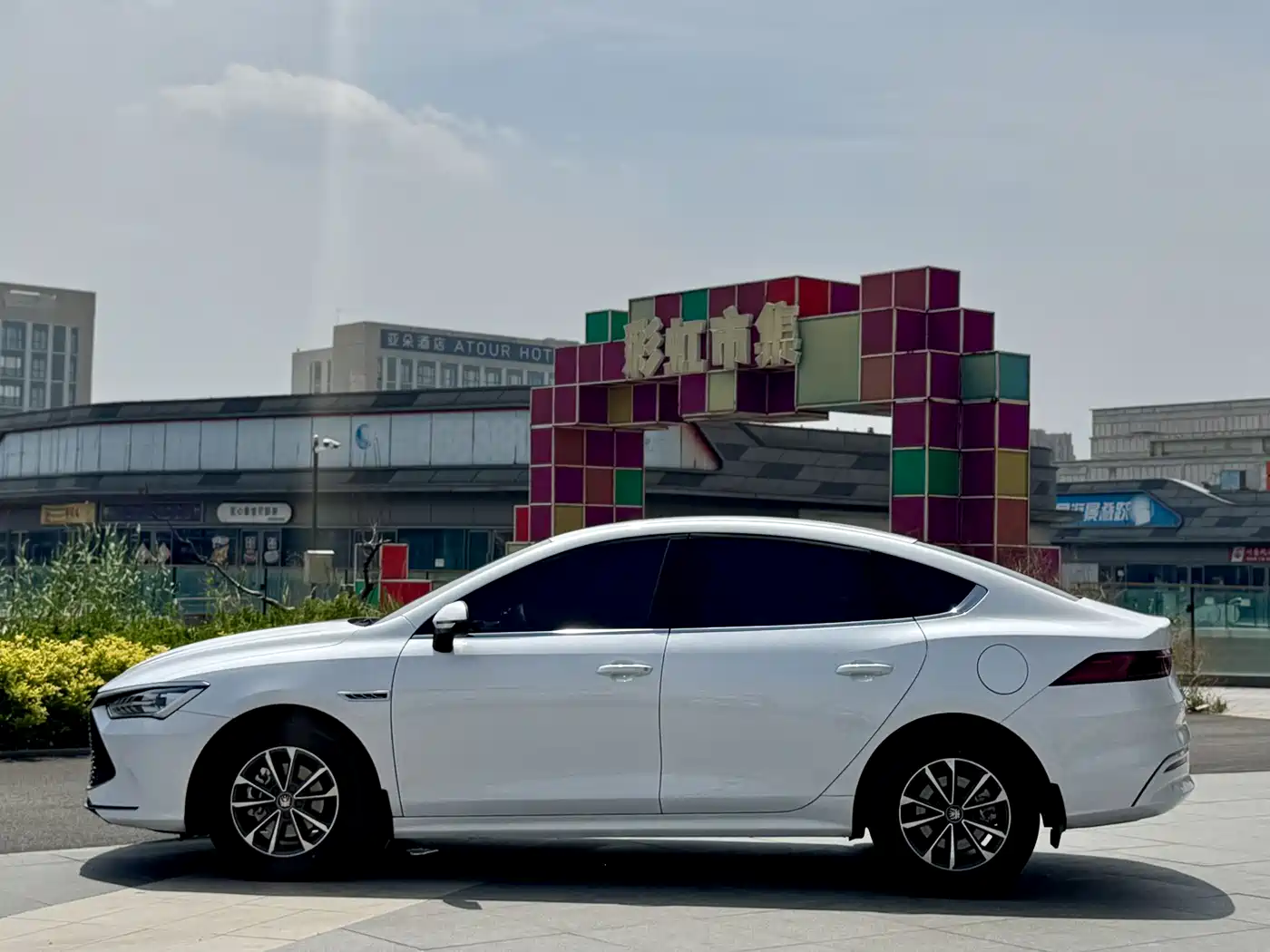 BYD Qin PLUS 2024 Glory Edition DM-i 55KM Leading фото 5