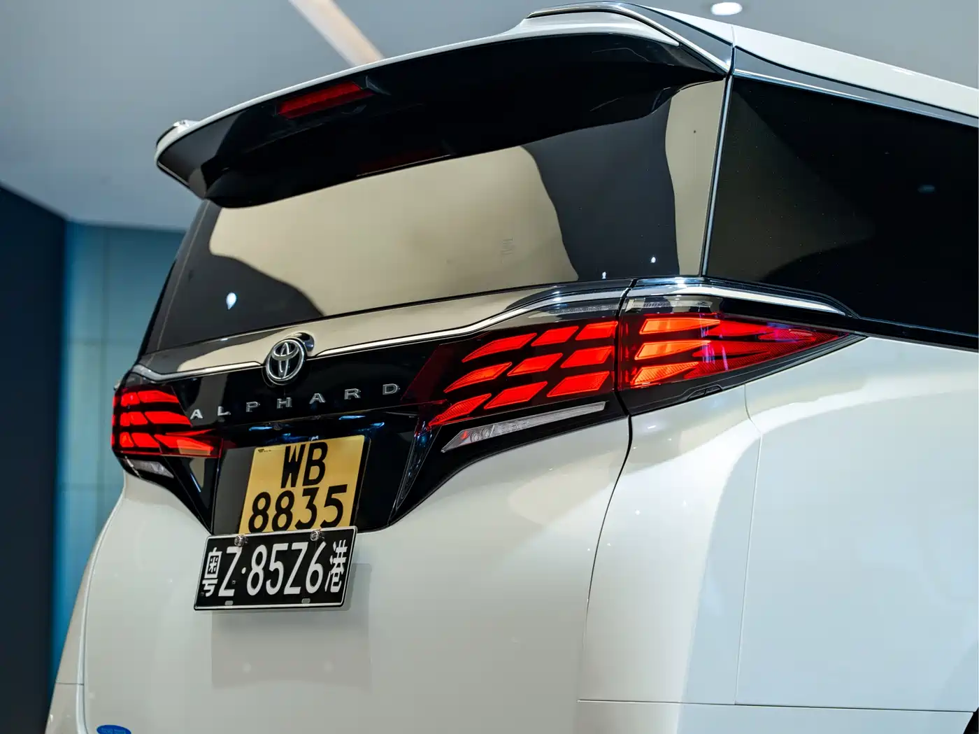 Toyota Alphard 2025 Hybrid 2.5L Prestige Gold Edition фото 9
