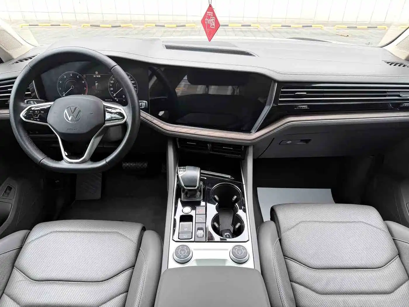 Volkswagen Touareg 2021 3.0TSI R-Line Classic Sport Package фото 8