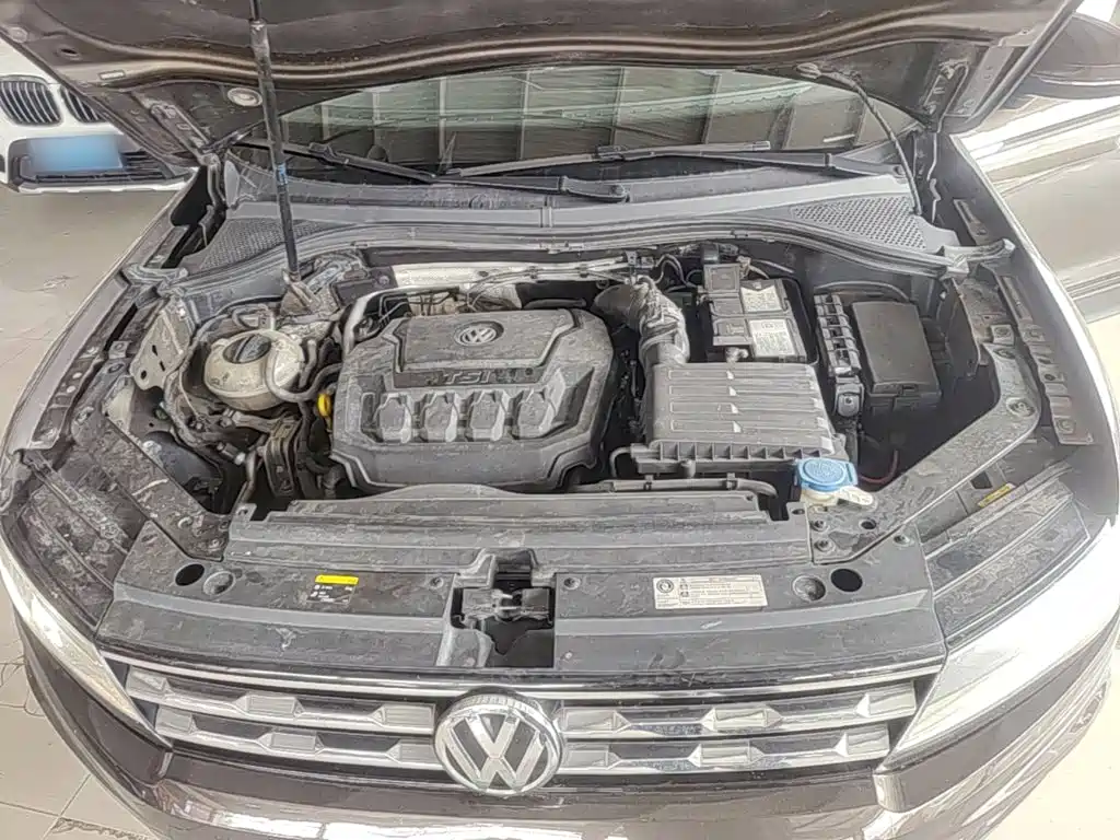 Photo 20 - Volkswagen Tiguan L