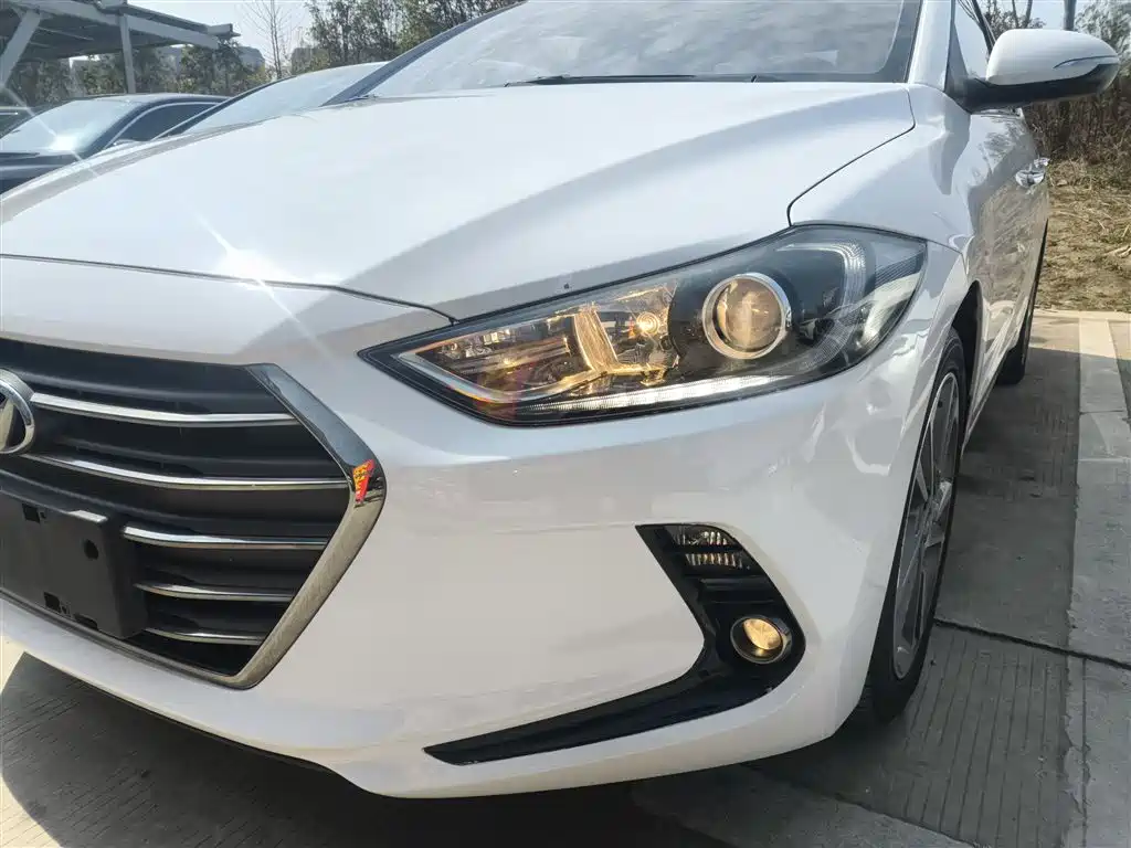 Hyundai Elantra 2016 Model 1.6L Automatic Smart Elite фото 17