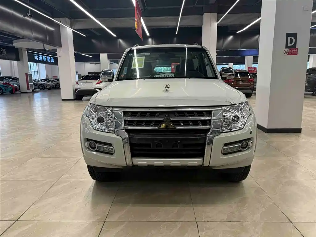 Mitsubishi Pajero (Import) 2020 3.0L Automatic Standard Edition фото 2