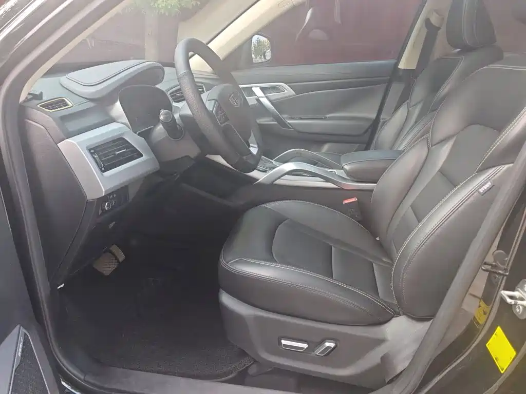 Фото 16 - Geely Atlas