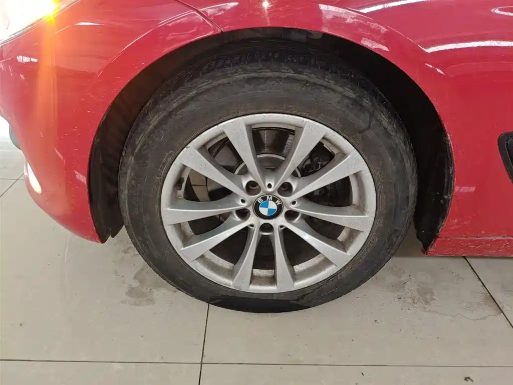 BMW 3 Series GT 2014 320i Leading Edition фото 23