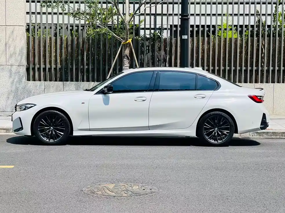 BMW 3 Series 2023 325Li M Sport Black Night Package фото 2