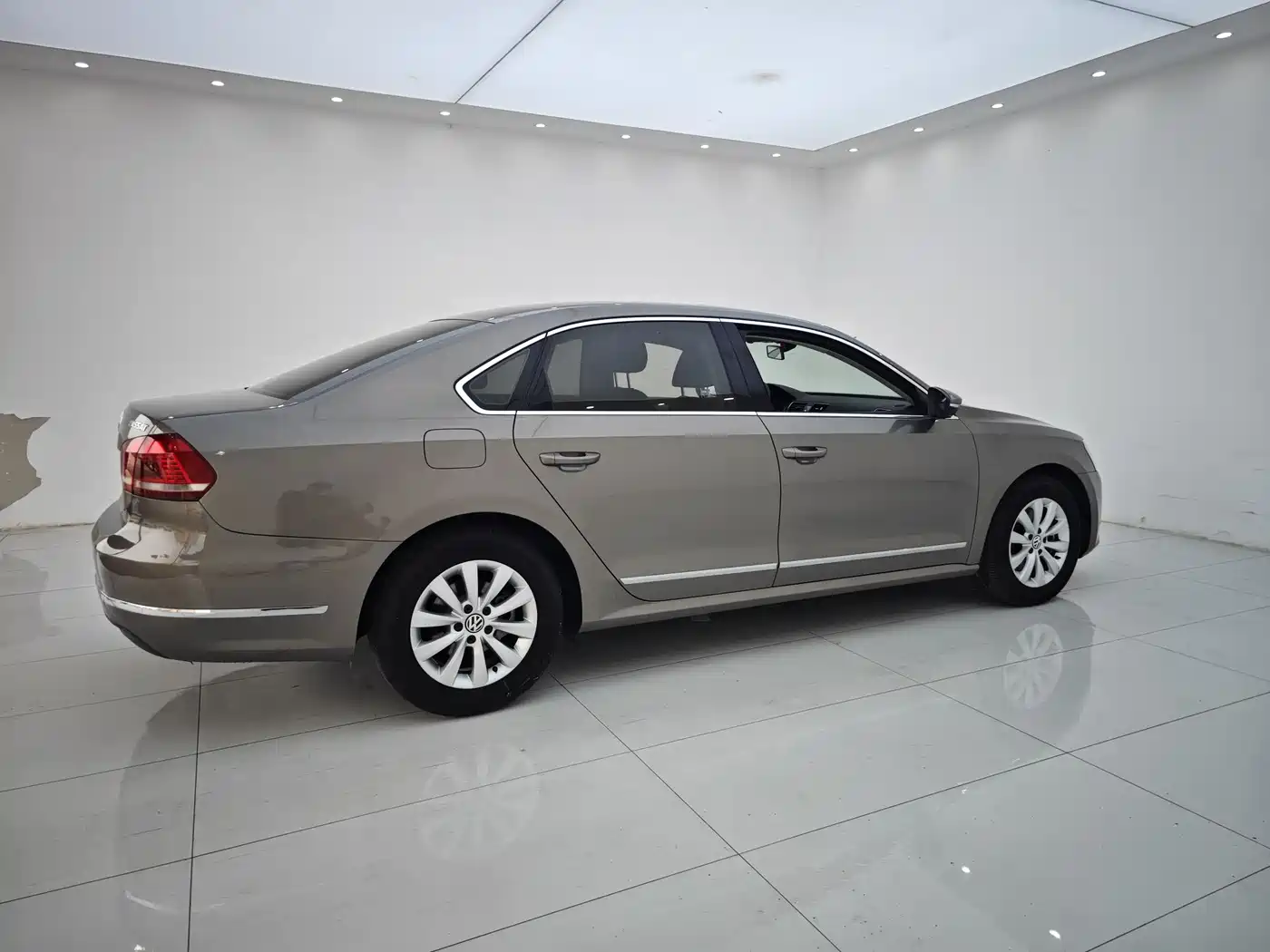 Фото 25 - Volkswagen Passat