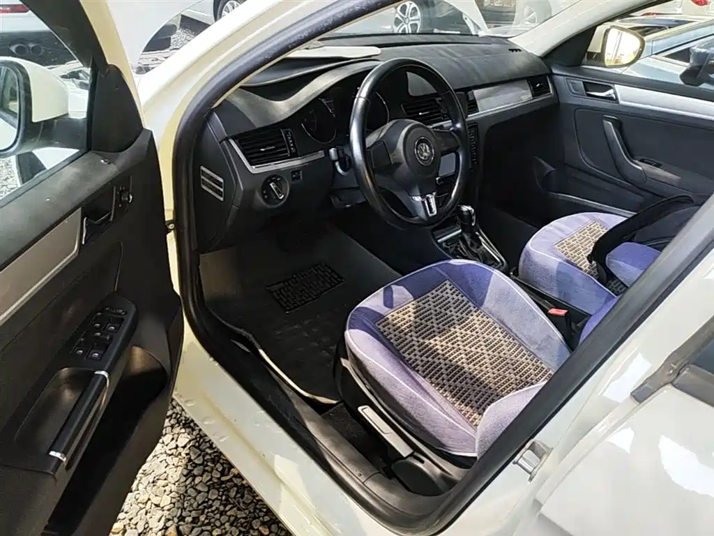 Volkswagen Bora 2015 Quality Edition 1.6L Automatic Fashion фото 16
