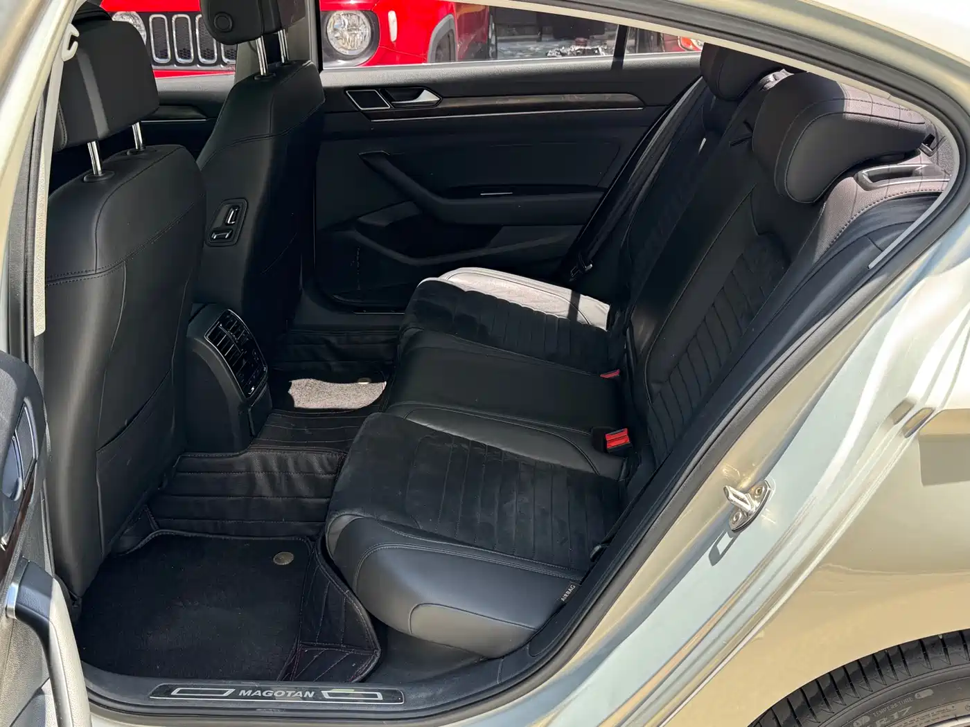 Volkswagen Magotan 2018 330TSI DSG Luxury фото 6