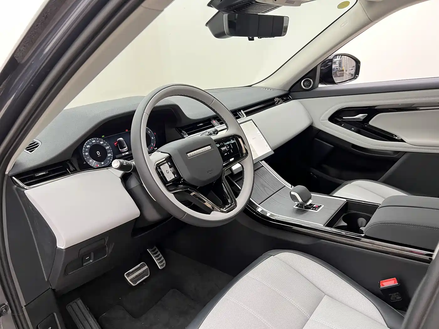Land Rover Range Rover Evoque 2026 Range Rover Evoque L SE фото 10