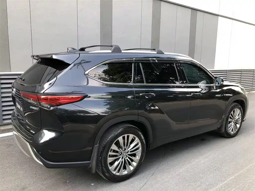 TOYOTA HIGHLANDER