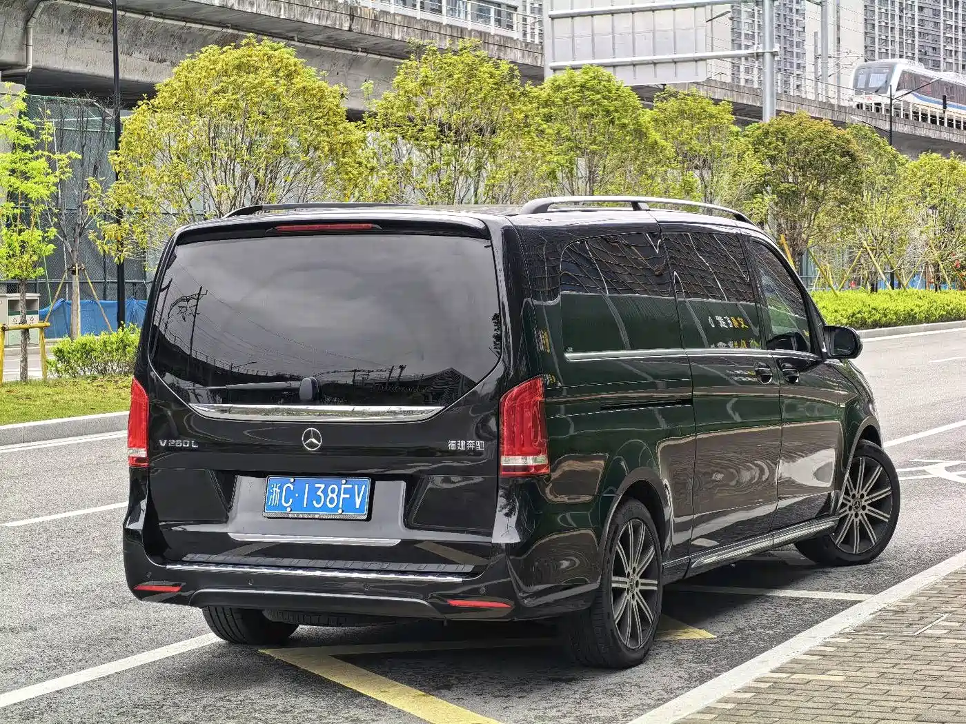 Mercedes-Benz V-Class 2022 V 260 L Long Wheelbase Luxury Edition фото 8