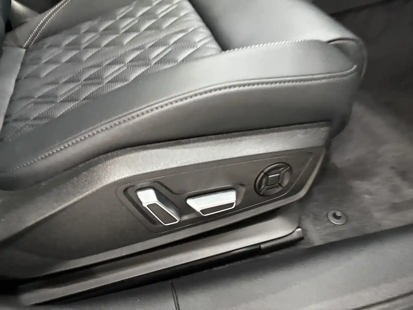 Audi A6L 2025 45 TFSI quattro Premium Sport фото 26
