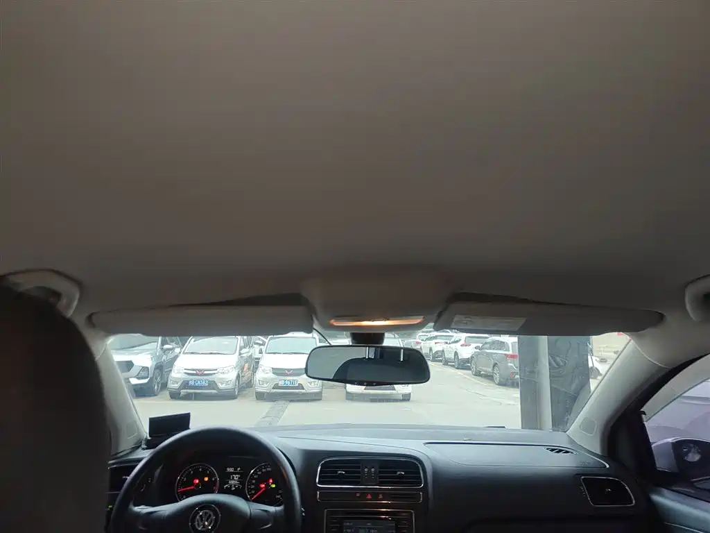 Volkswagen Polo 2014 1.4L Automatic Comfort Edition фото 8