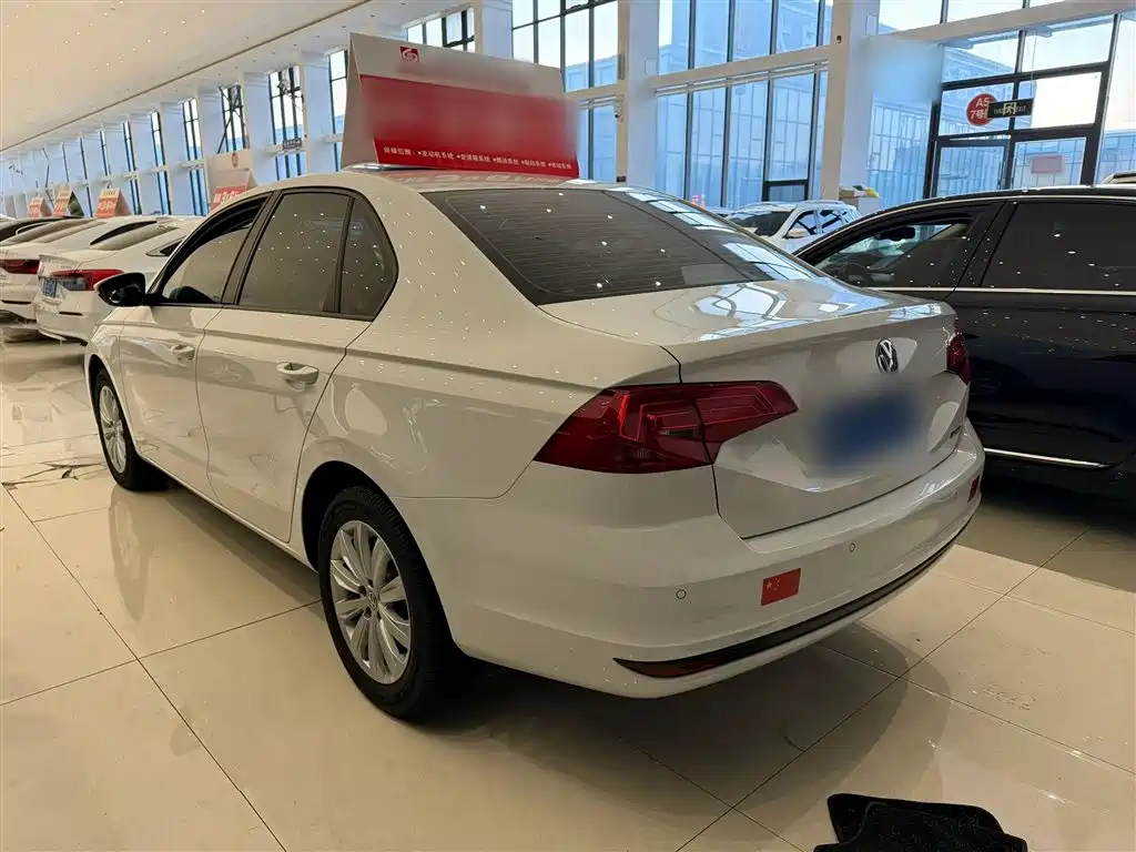 VOLKSWAGEN BORA