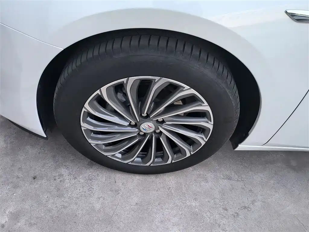 Buick LaCrosse 2023 28T Premium Edition фото 23