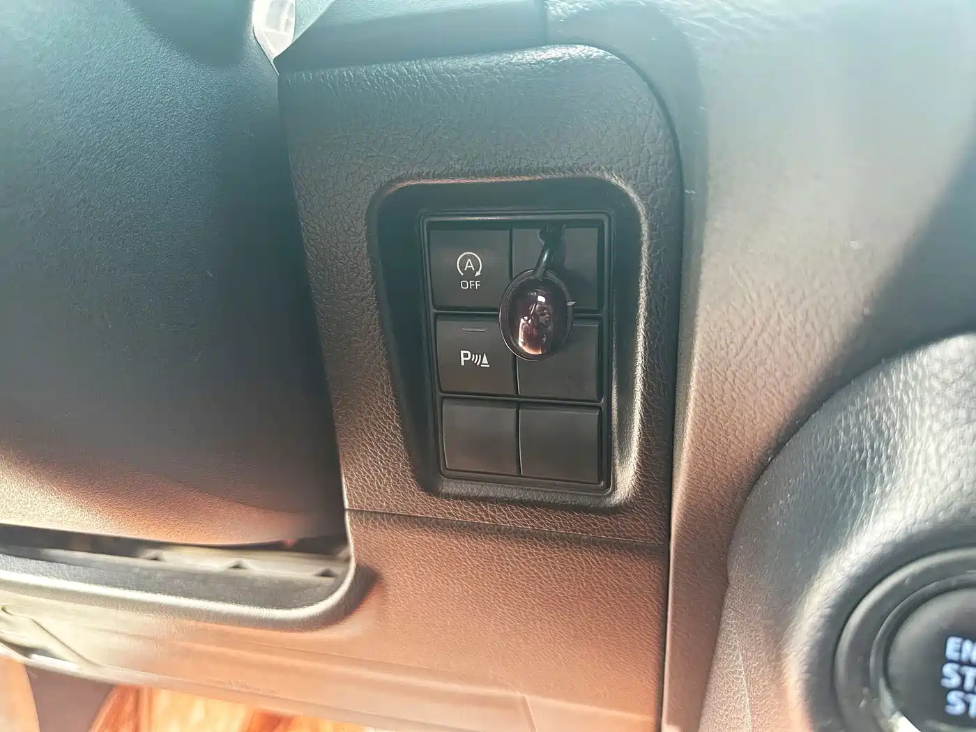 Photo 15 - Toyota Prado