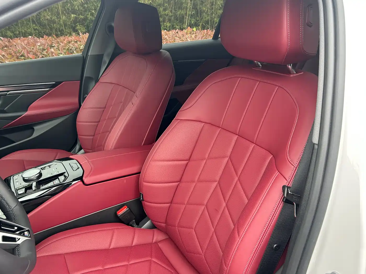 BMW 5 Series 2025 530Li Leading M Sport Package фото 3