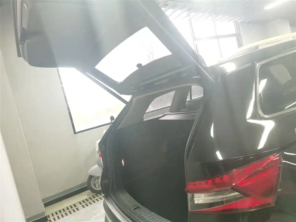 Škoda Kodiaq 2018 TSI330 5-seat FWD Luxury фото 15