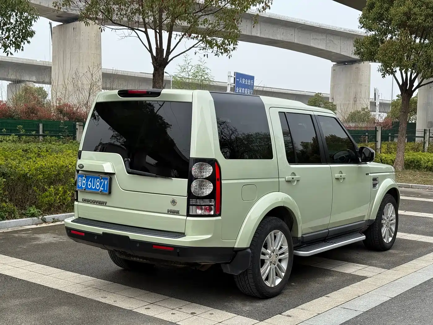 Land Rover Discovery 2014 3.0 SC V6 HSE Luxury фото 6