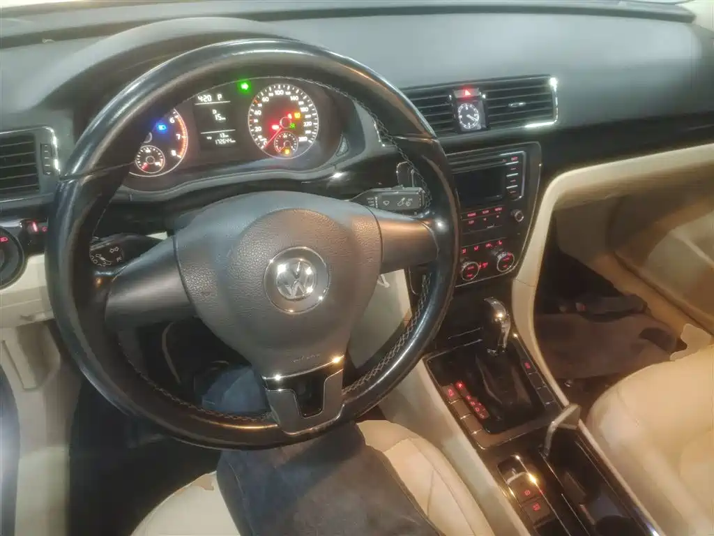 Volkswagen Passat 2013 1.8TSI DSG Zunrong фото 10