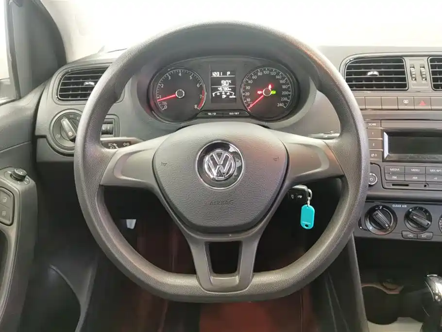Volkswagen Polo 2016 1.4L Automatic Trend фото 15