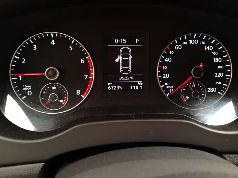 Volkswagen Sagitar 2014 1.4TSI Automatic Luxury фото 14