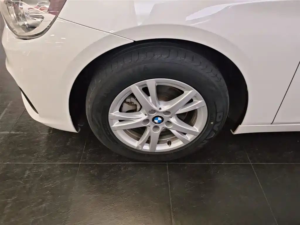 BMW 2 Series Touring 2016 218i Leading фото 23