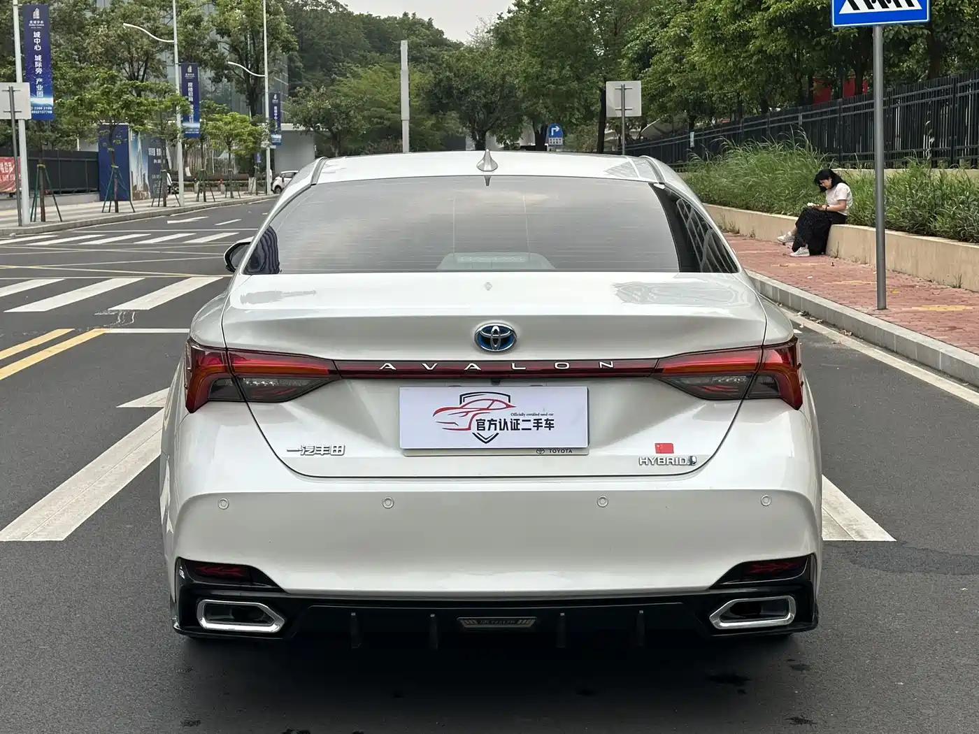 Toyota Avalon 2022 Hybrid 2.5L Luxury Edition фото 12