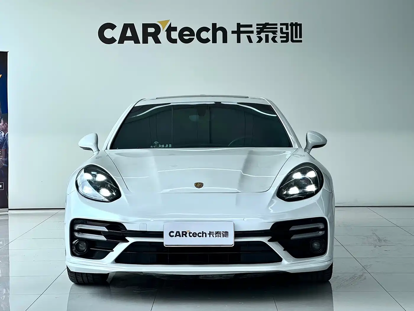 Porsche Panamera 2010 Panamera 4 3.6L фото 2