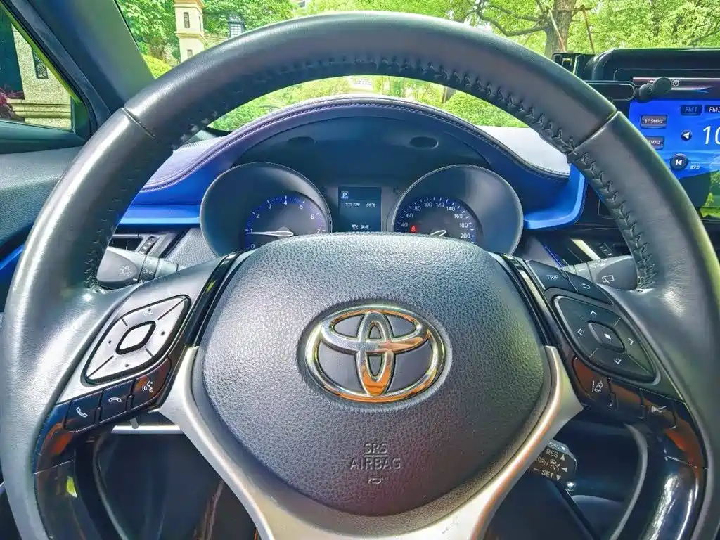 Toyota C-HR 2018 2.0L Luxury Edition China V фото 14