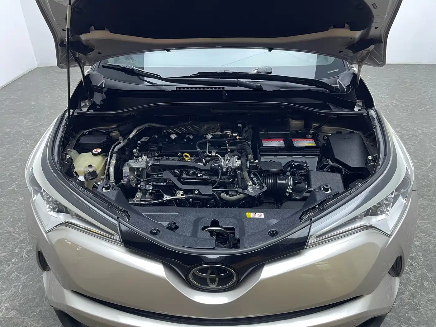 Toyota C-HR 2020 Model 2.0L Leading фото 16