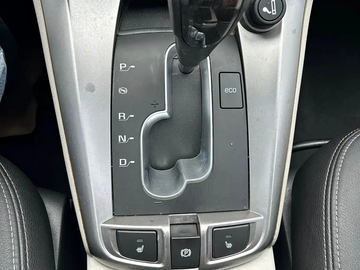 Chevrolet Captiva 2014 2.4L 4WD Luxury 5-seater фото 13