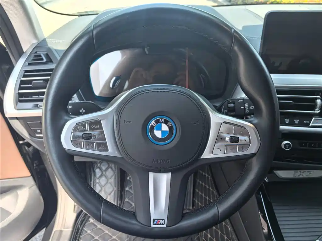 BMW iX3 2024 Innovation Leader фото 9