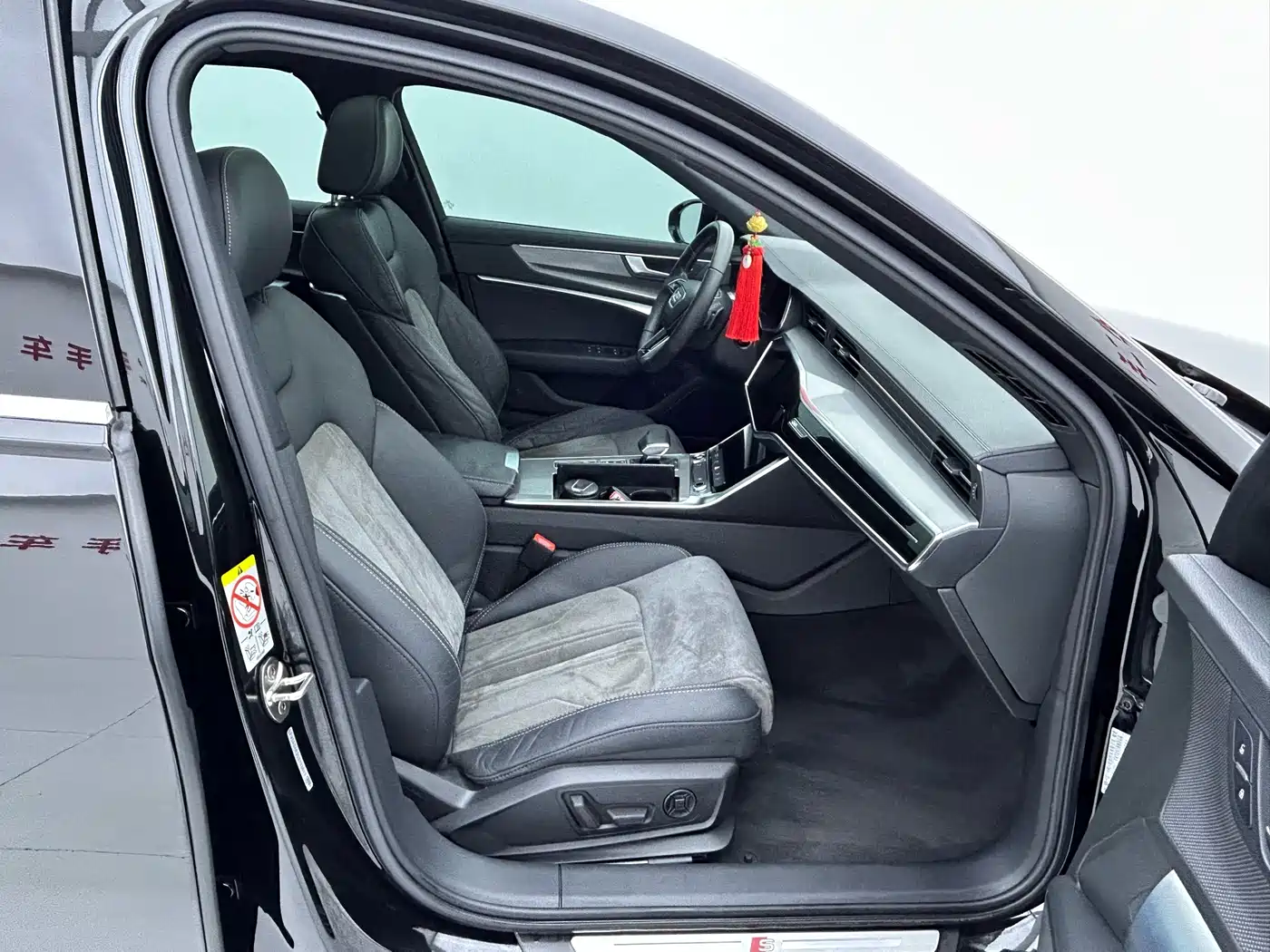 Audi A6L 2021 40 TFSI Luxury Sport фото 13
