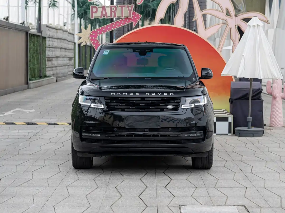 Land Rover Range Rover 2023 3.0 L6 360PS Golden Age Edition фото 3