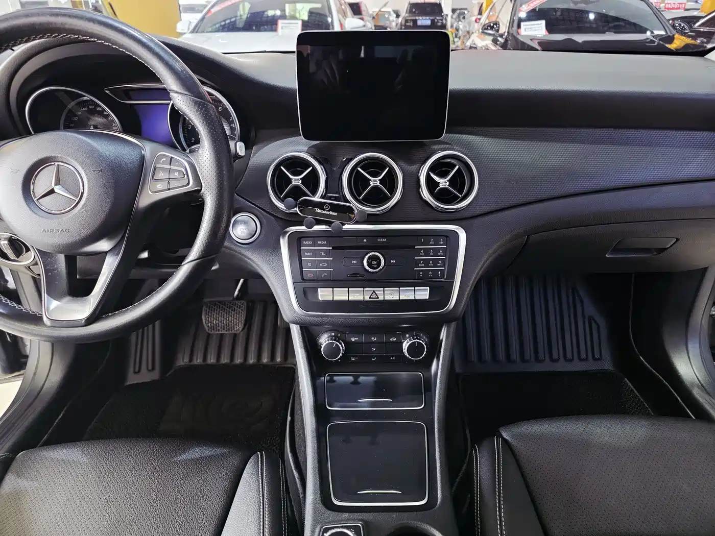 Mercedes-Benz GLA 2017 GLA 200 Dynamic фото 11