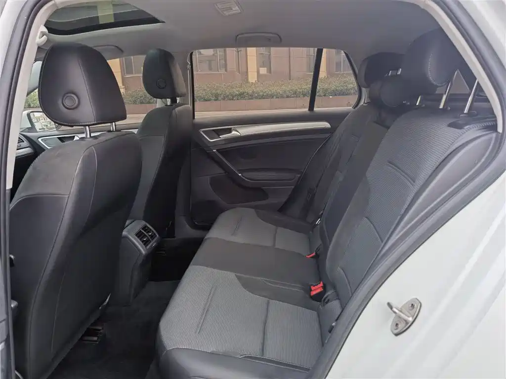 Volkswagen Golf 2018 230TSI Automatic Comfort фото 13