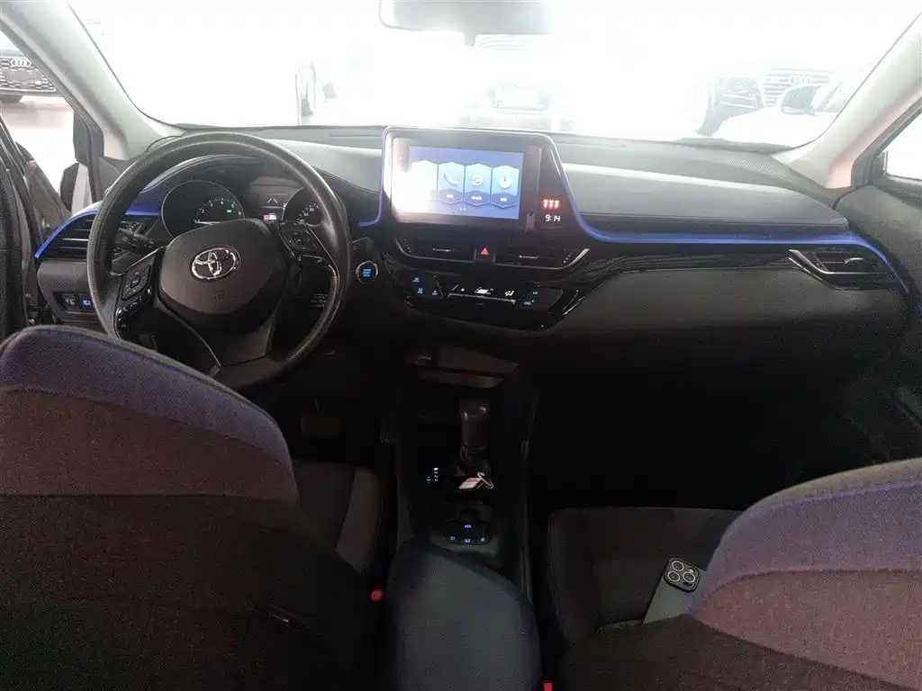 Toyota C-HR 2021 2.0L Comfort Edition фото 6